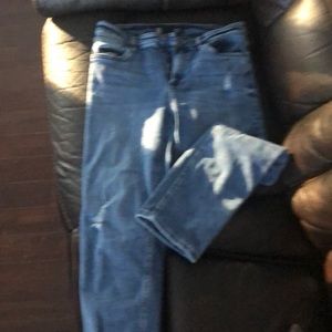 Kut Rachel crop denim.  Fits big.